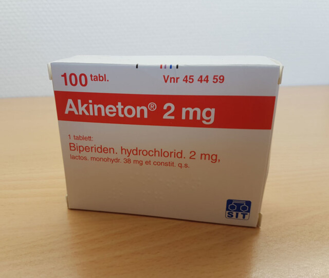 AKINETON: En medisin som kan benyttes sammen med antipsykotisk medisin, for å motvirke stivhet, skjelvinger, muskeltretthet med mer. Foto: Lommelegen.no AKINETON: En medisin som kan benyttes sammen med antipsykotisk medisin, for å motvirke stivhet, skjelvinger, muskeltretthet med mer. Foto: Lommelegen.no